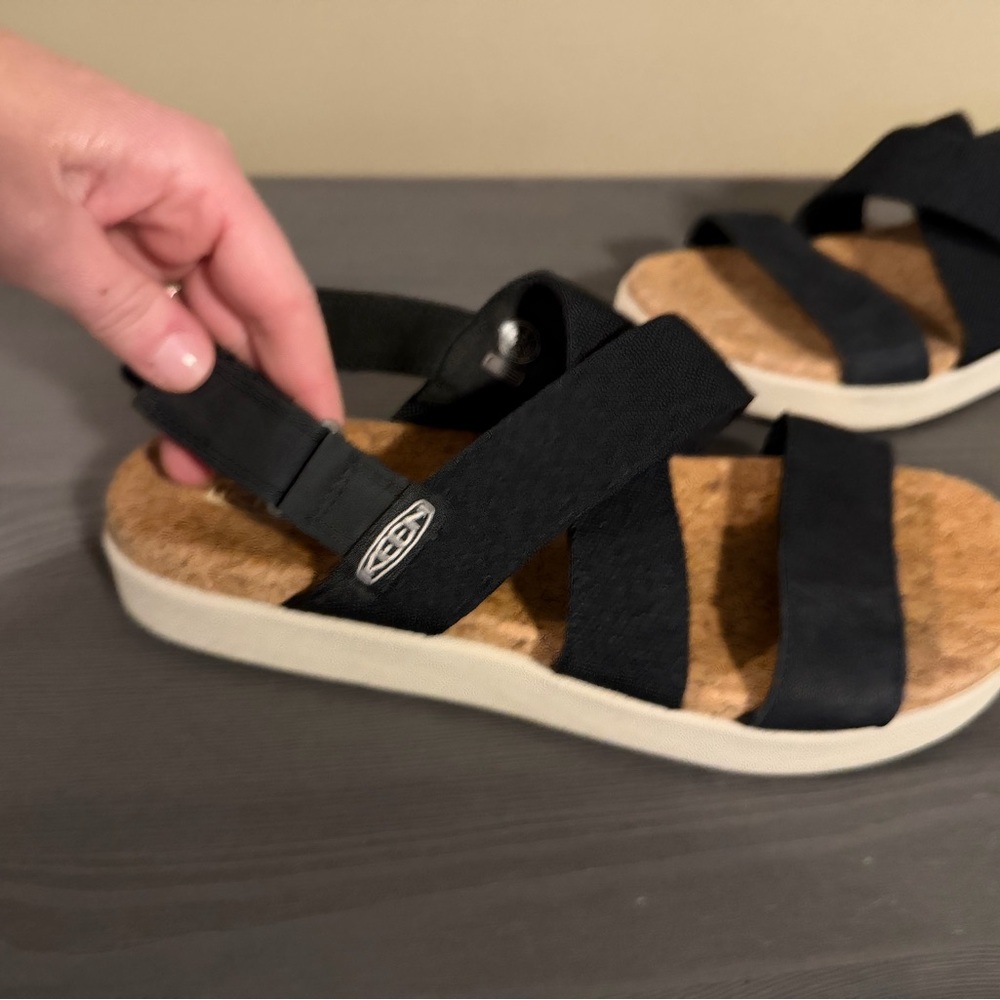 Keen Black Cork-Trim Crisscross Sandals - Picture 3 of 9